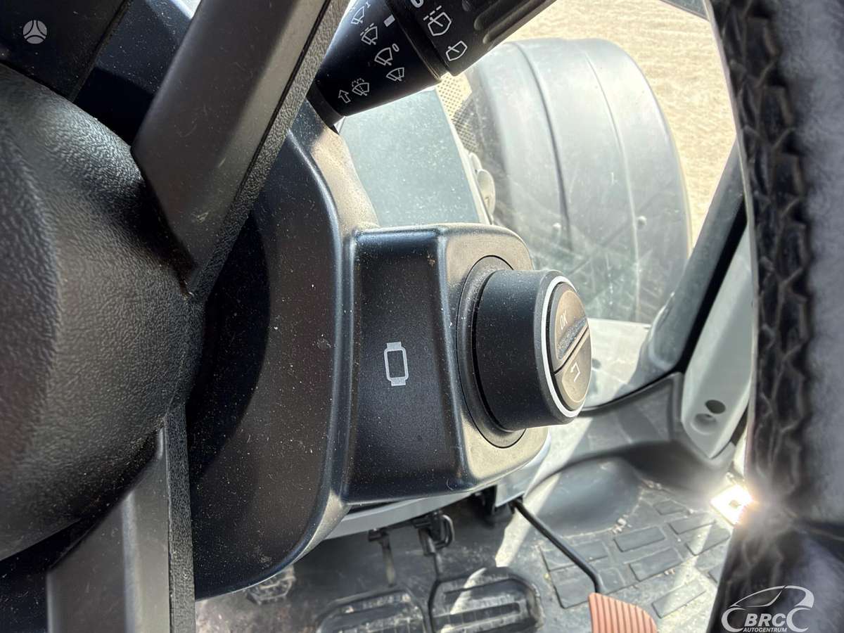 Valtra T235, traktoriai