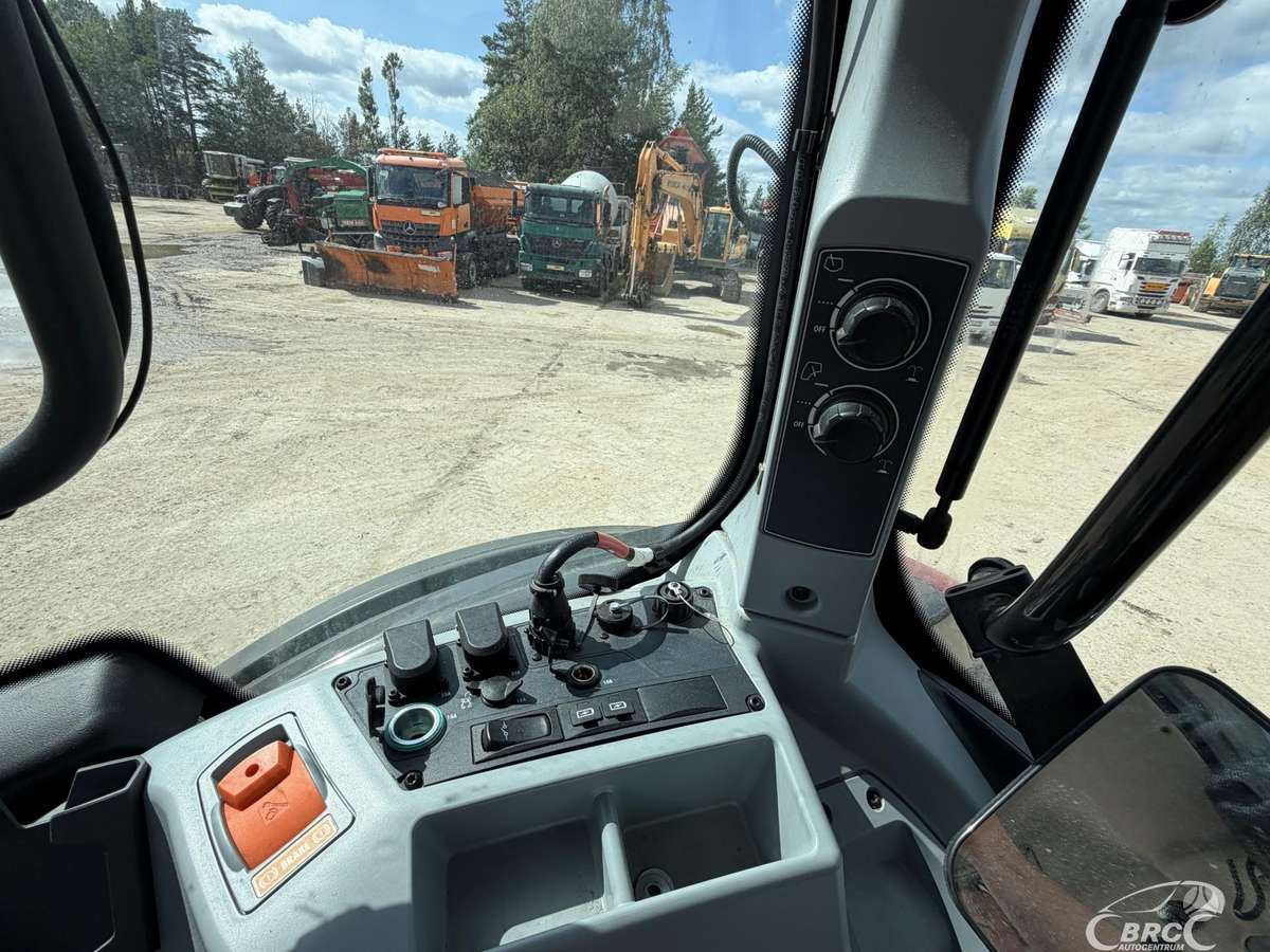 Valtra T235, traktoriai