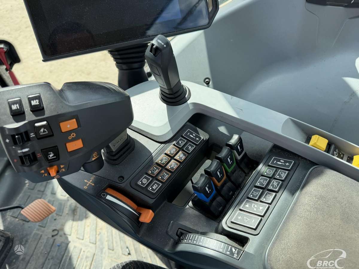 Valtra T235, traktoriai