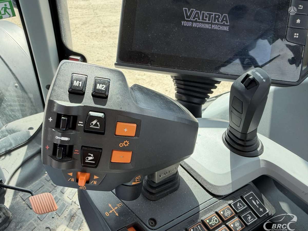 Valtra T235, traktoriai