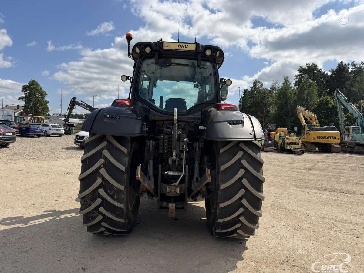 Valtra T235, tractors