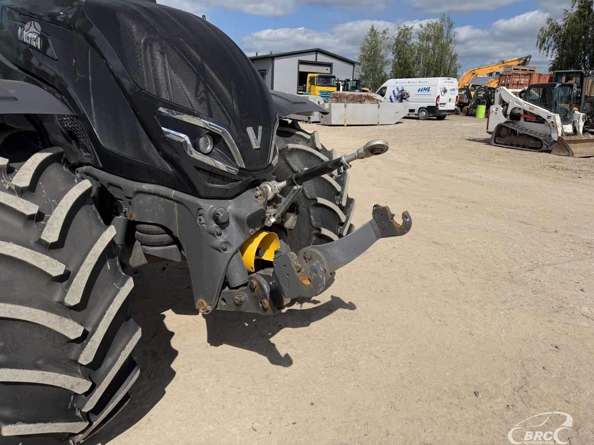 Valtra T235, traktoriai