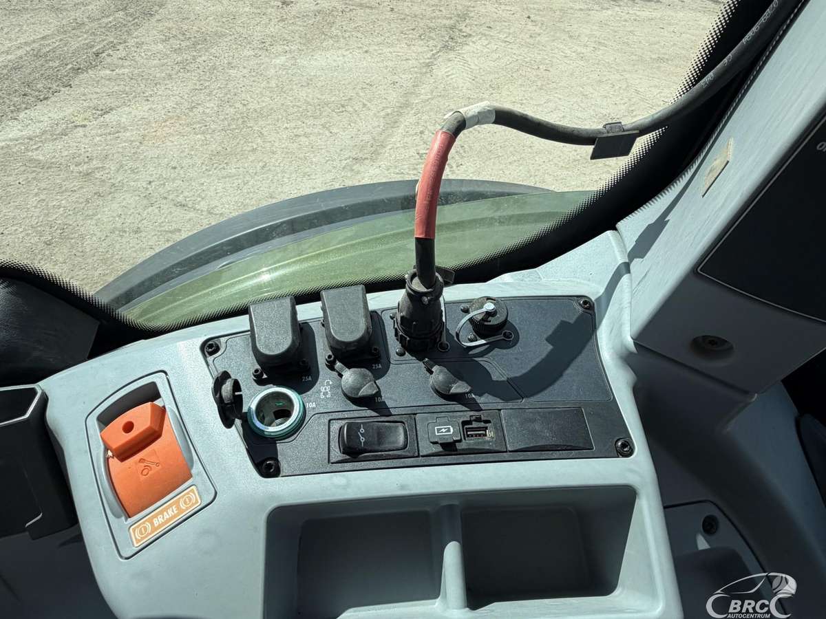 Valtra T235, traktoriai