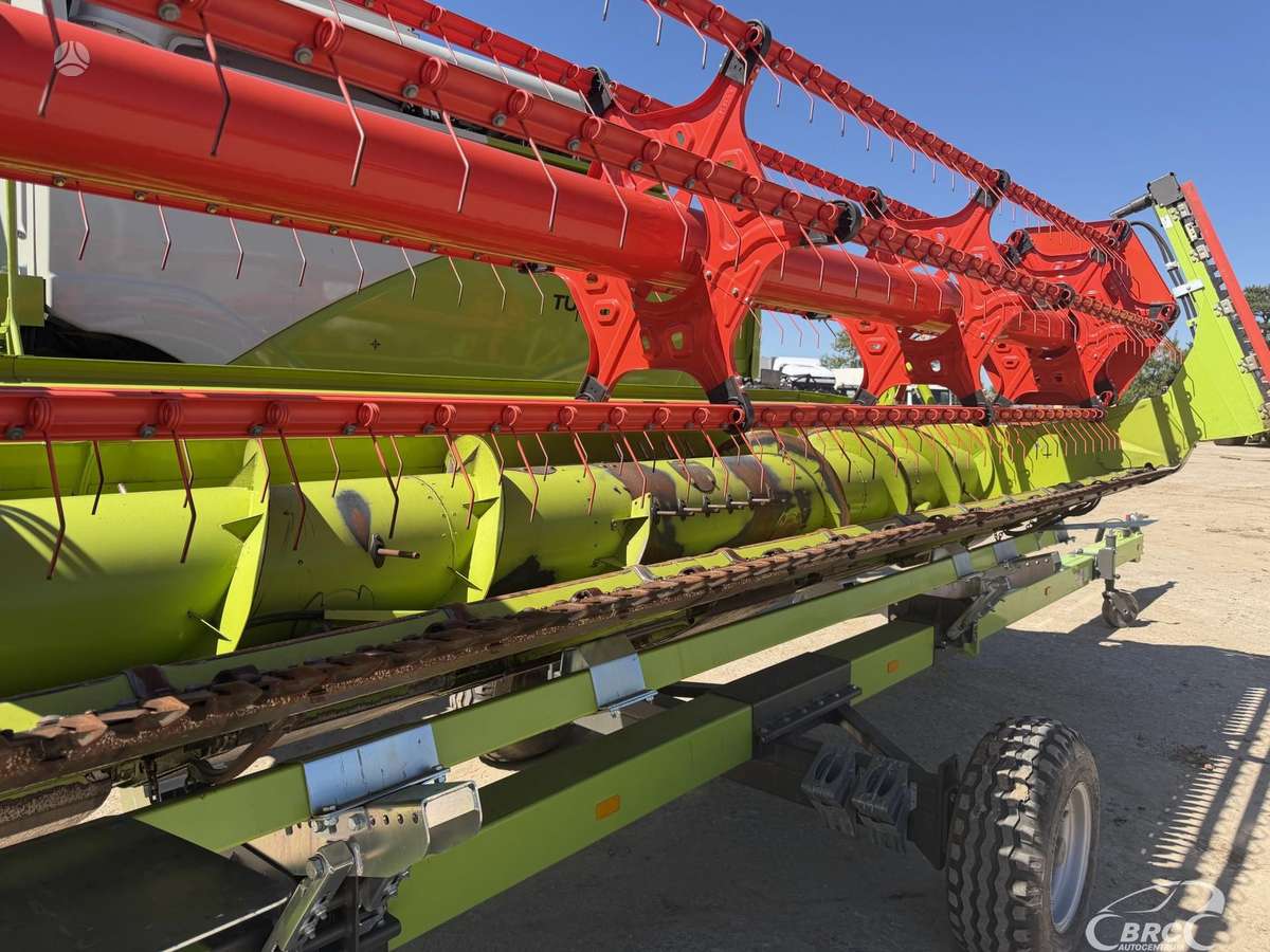Claas Tucano 320, kombainai
