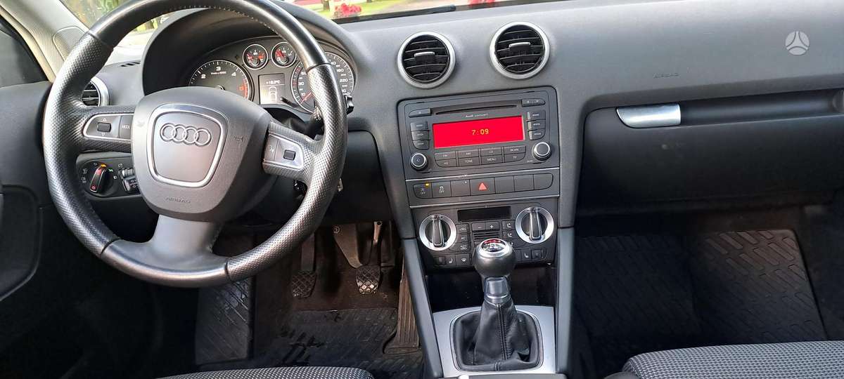 Audi A3, 1.6 l., hatchback