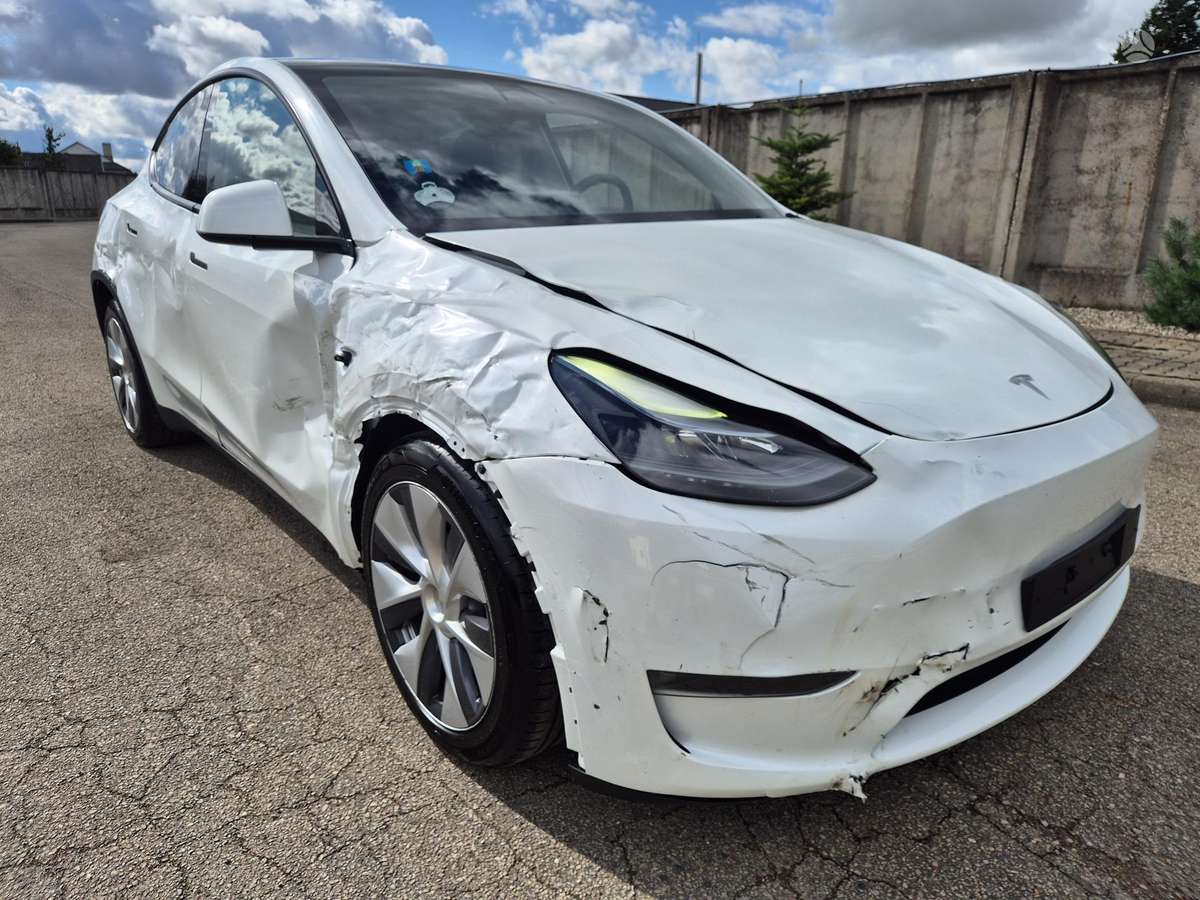 Tesla Model Y - 6