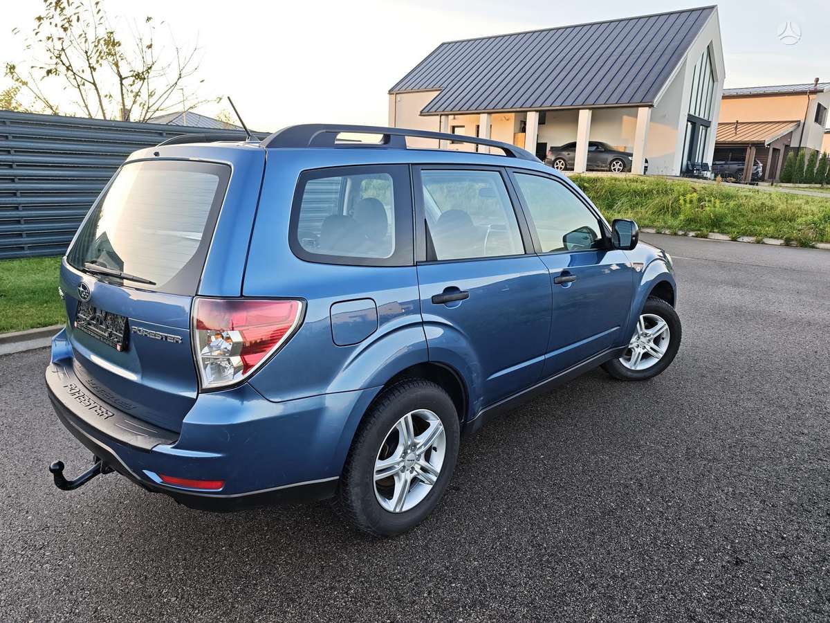 Subaru Forester, 2.0 l., off-road / crossover