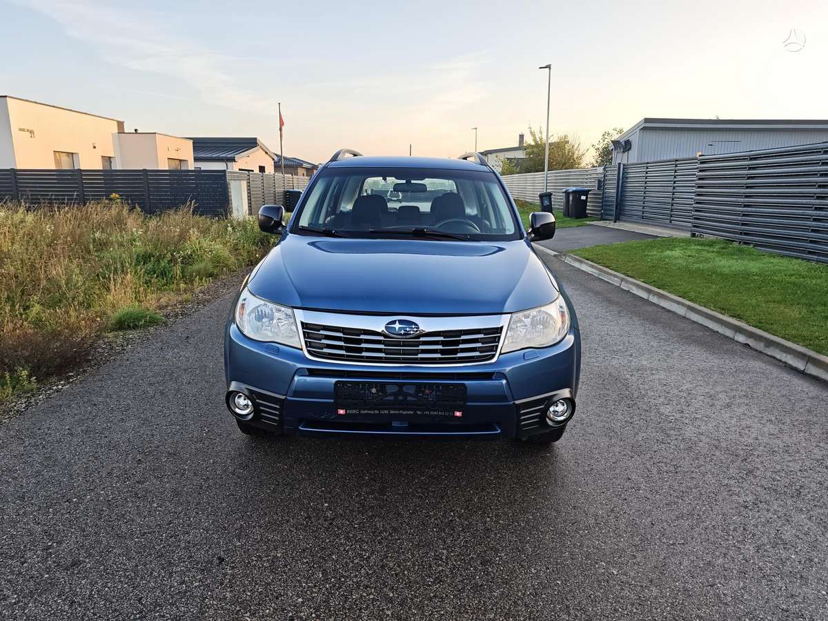 Subaru Forester, 2.0 l., off-road / crossover