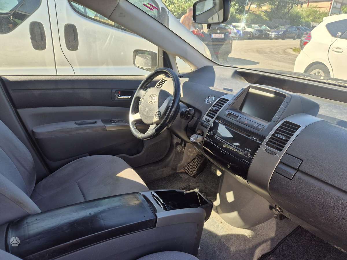Toyota Prius - 3