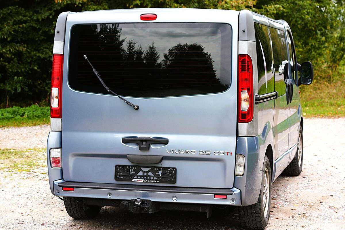 Opel Vivaro, 2.5 l., Минивэн