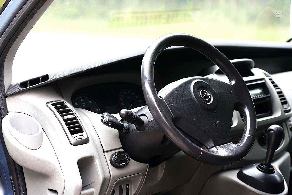 Opel Vivaro, 2.5 l., Минивэн