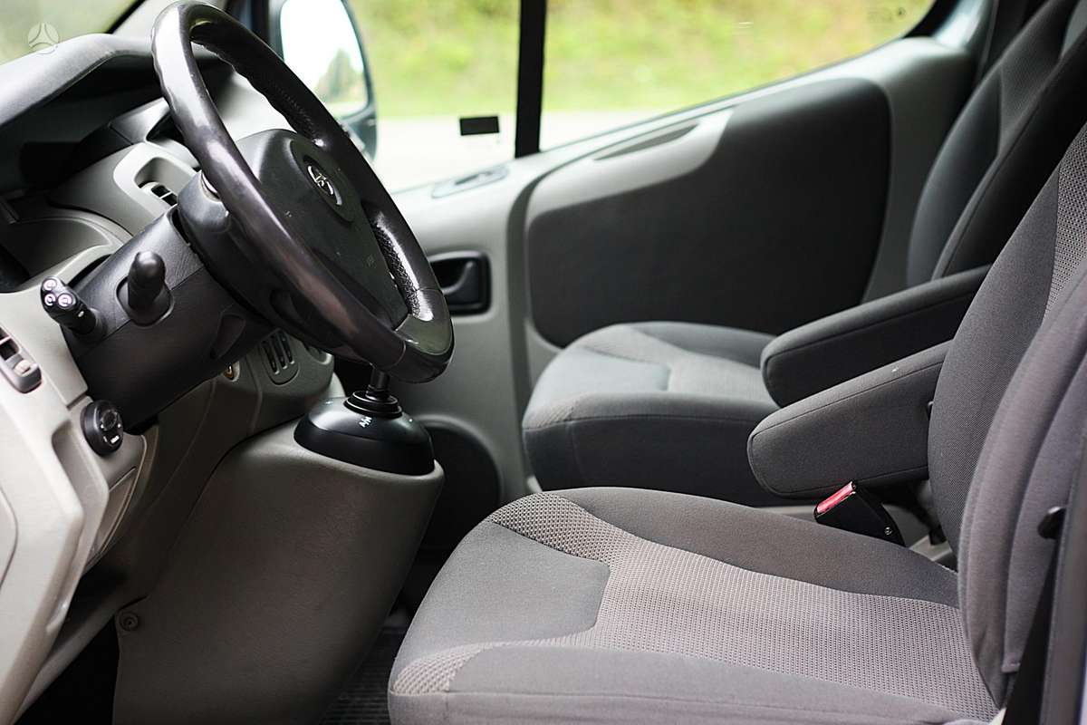 Opel Vivaro, 2.5 l., Минивэн