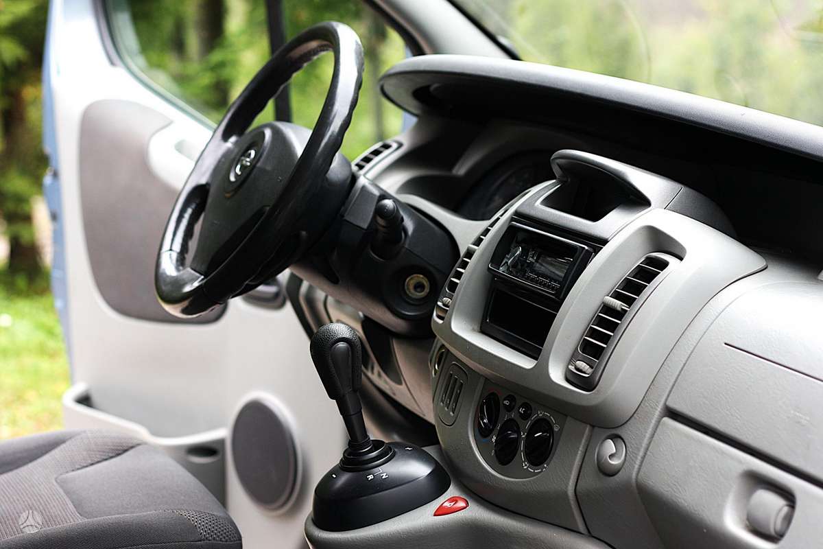 Opel Vivaro, 2.5 l., Минивэн