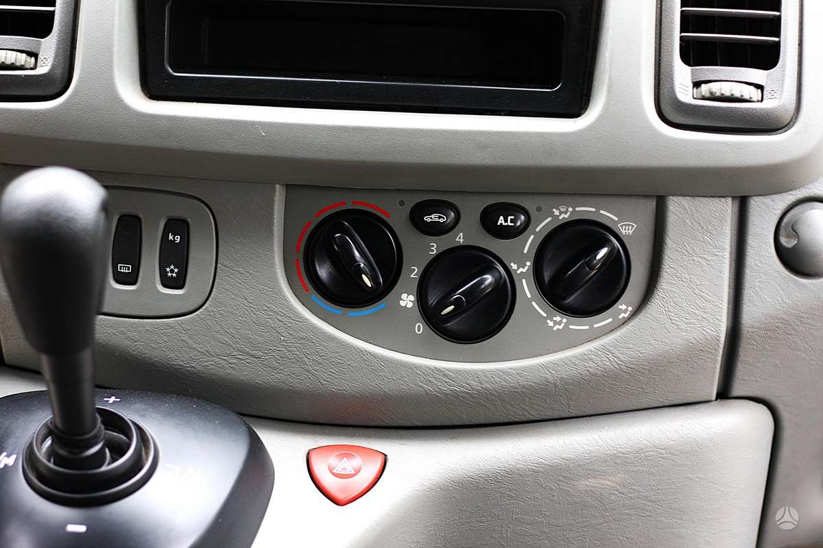 Opel Vivaro, 2.5 l., Минивэн