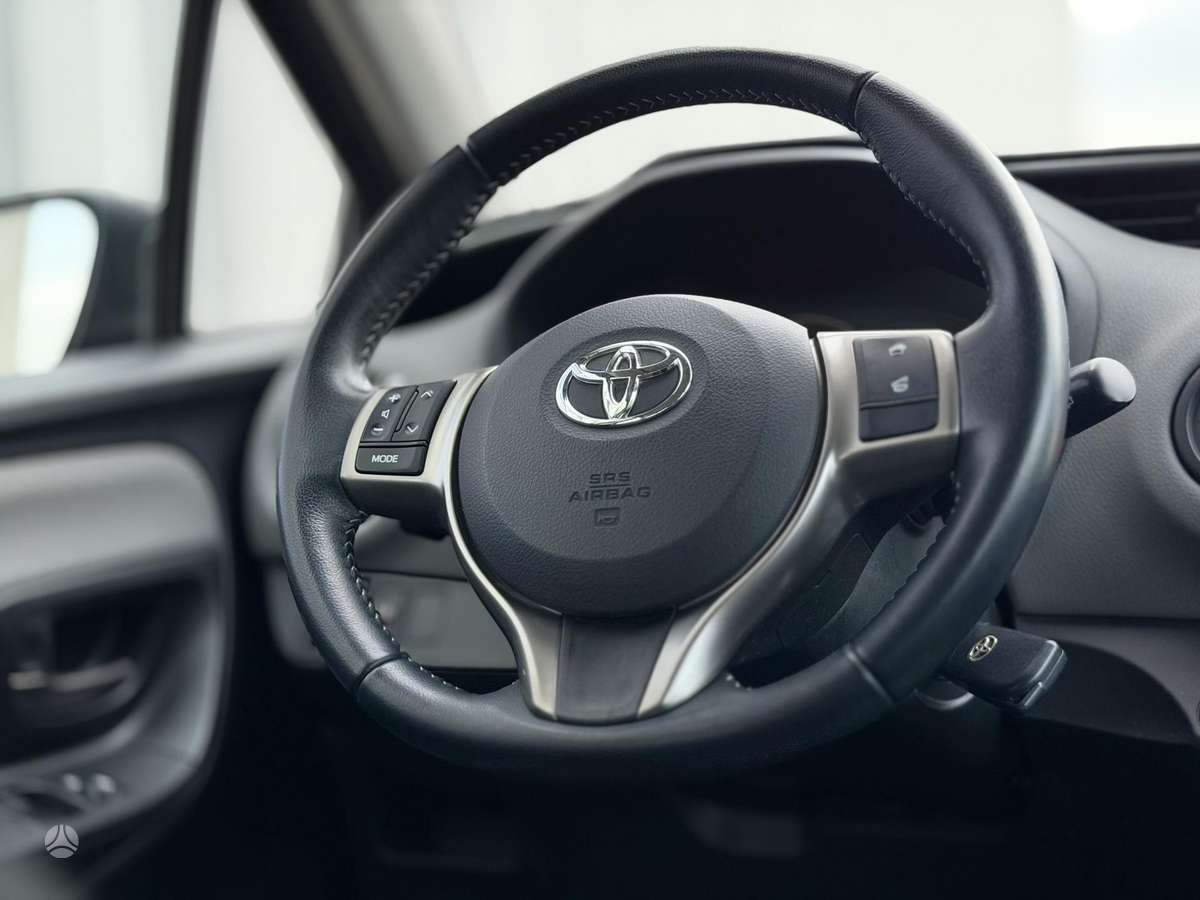 Toyota Yaris - 10