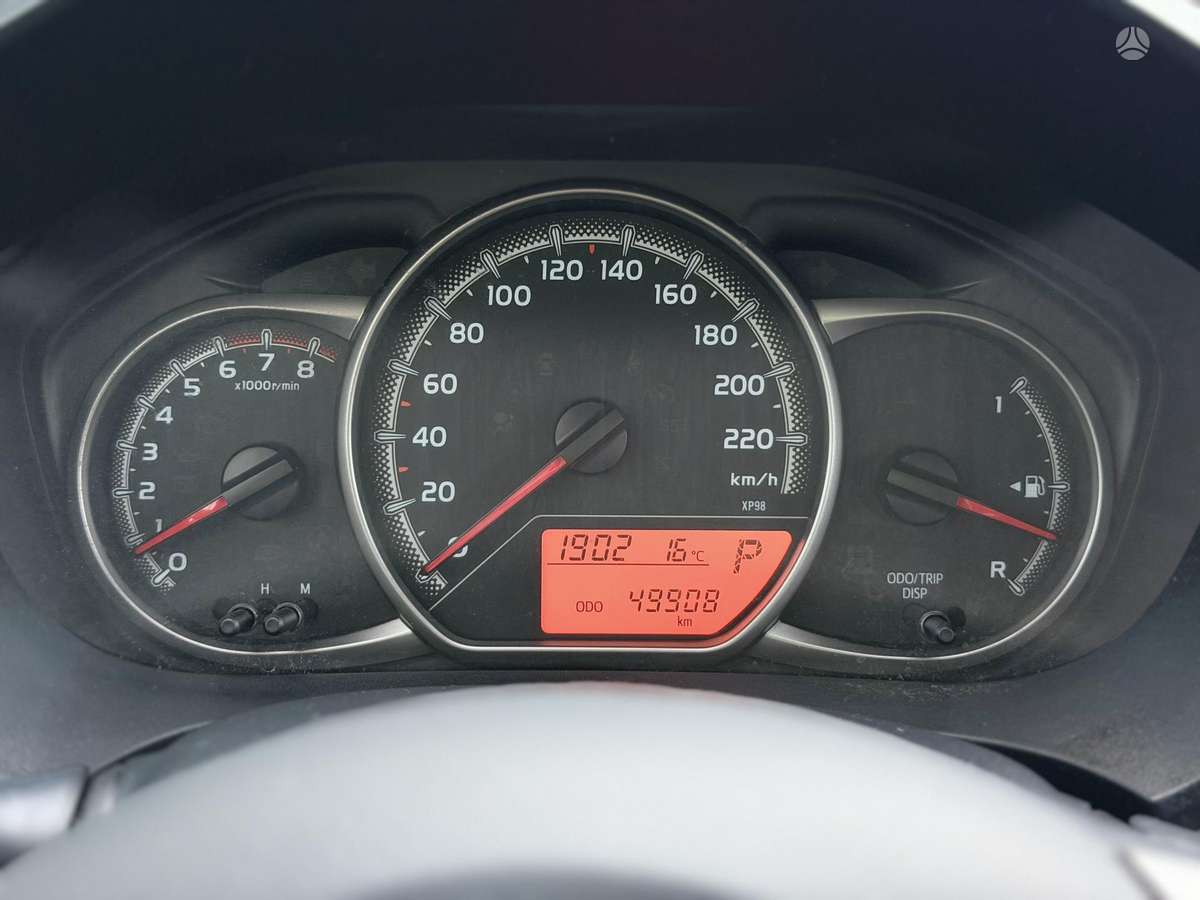 Toyota Yaris - 12