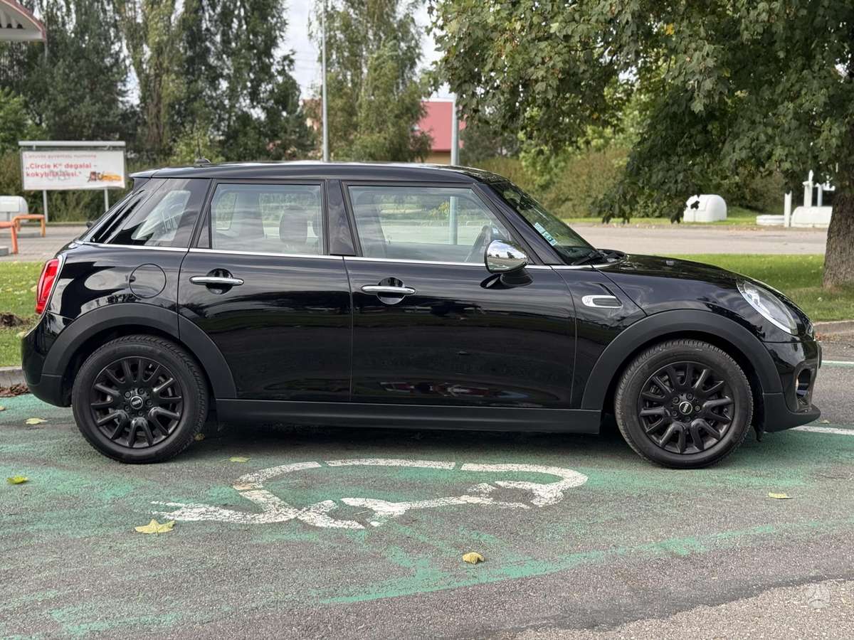 Mini Cooper, 1.5 l., hatchback