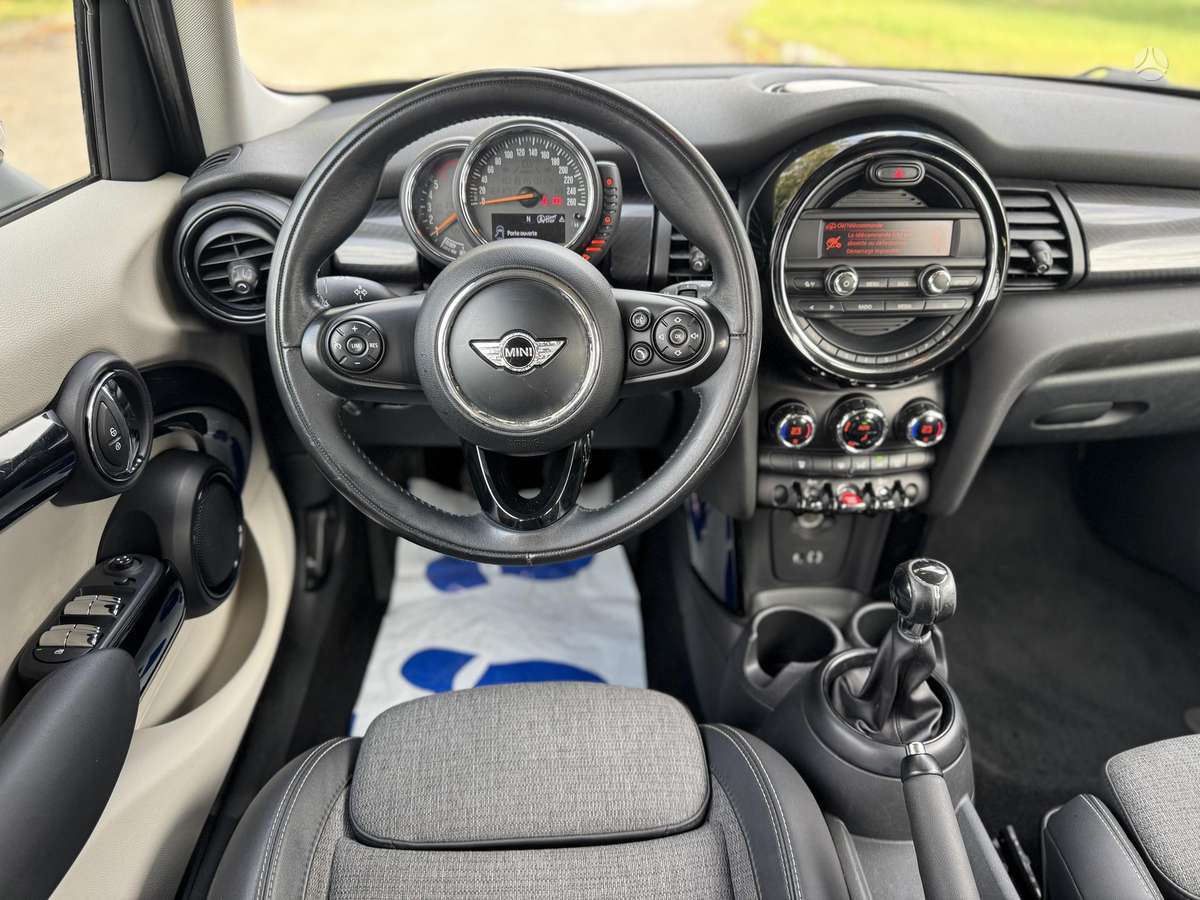 Mini Cooper, 1.5 l., hatchback