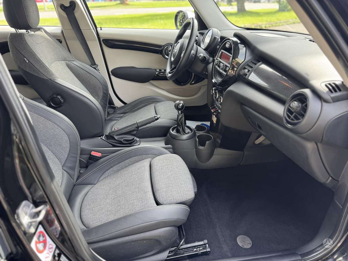 Mini Cooper, 1.5 l., hatchback