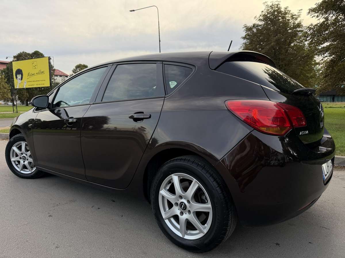 Opel Astra, 1.7 l., hatchback