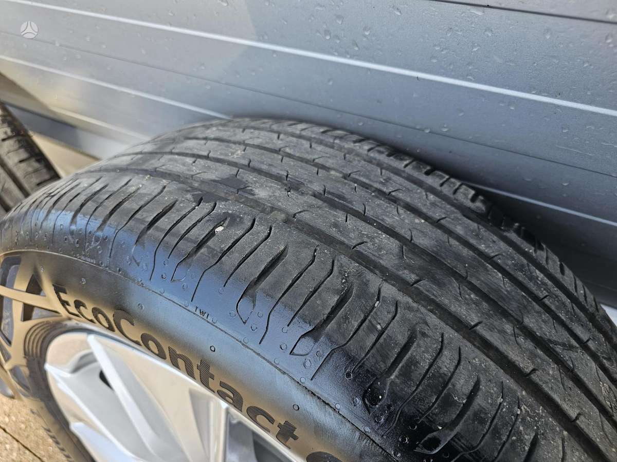 Lexus UX, lengvojo lydinio, R17