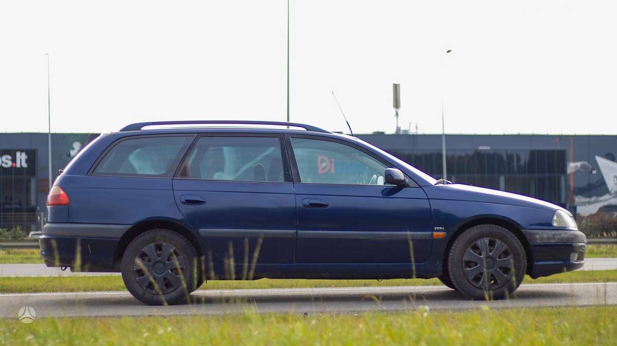 Toyota Avensis - 5