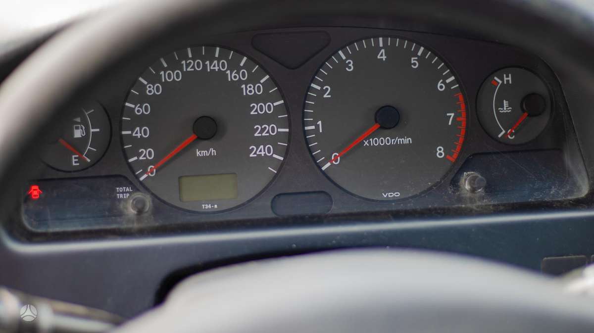 Toyota Avensis - 8