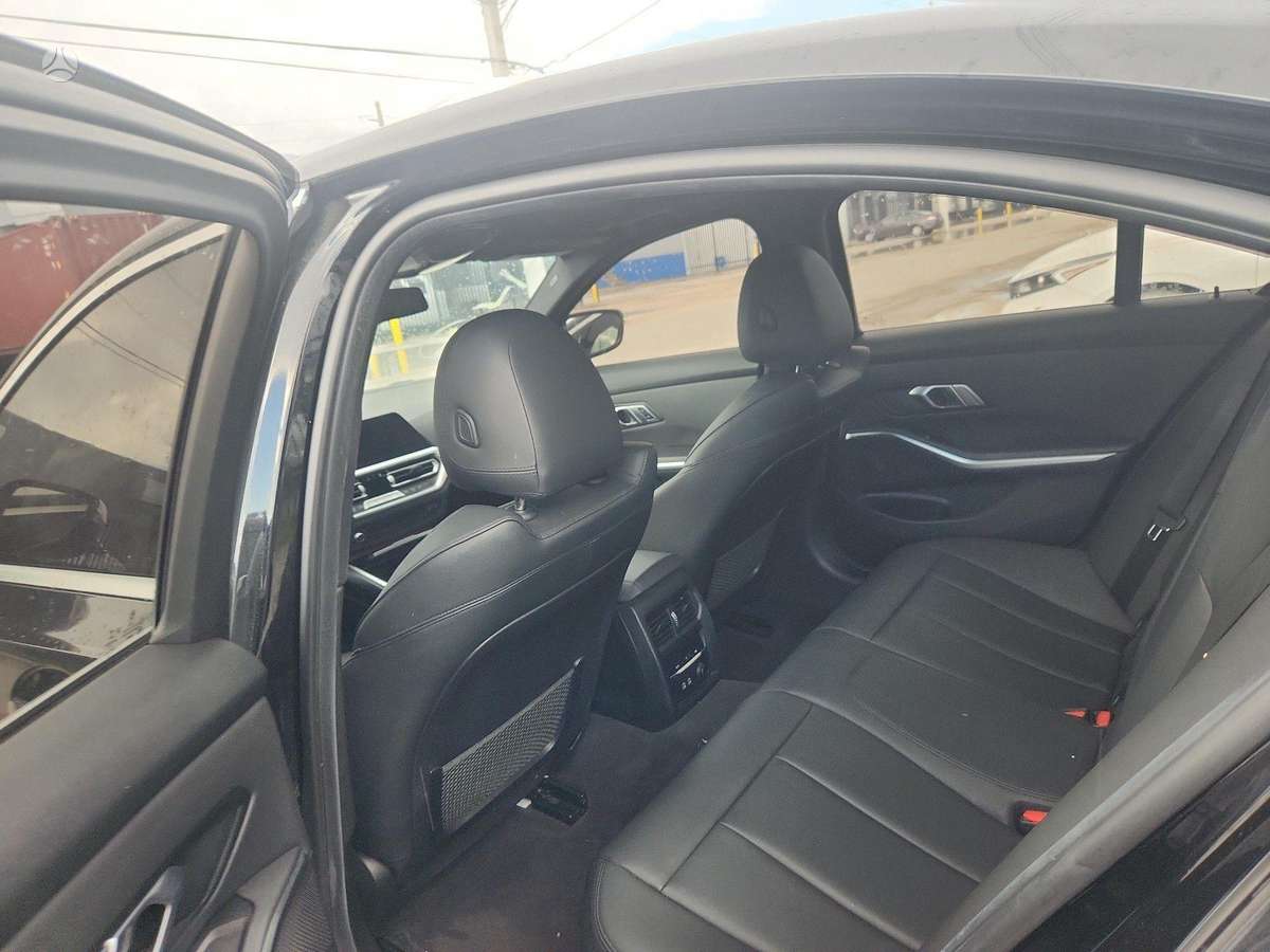 BMW 330 - 8