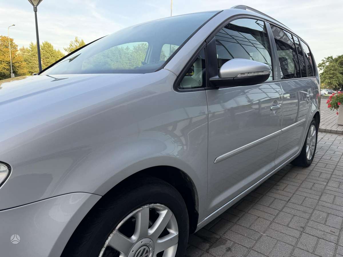 Volkswagen Touran - 11