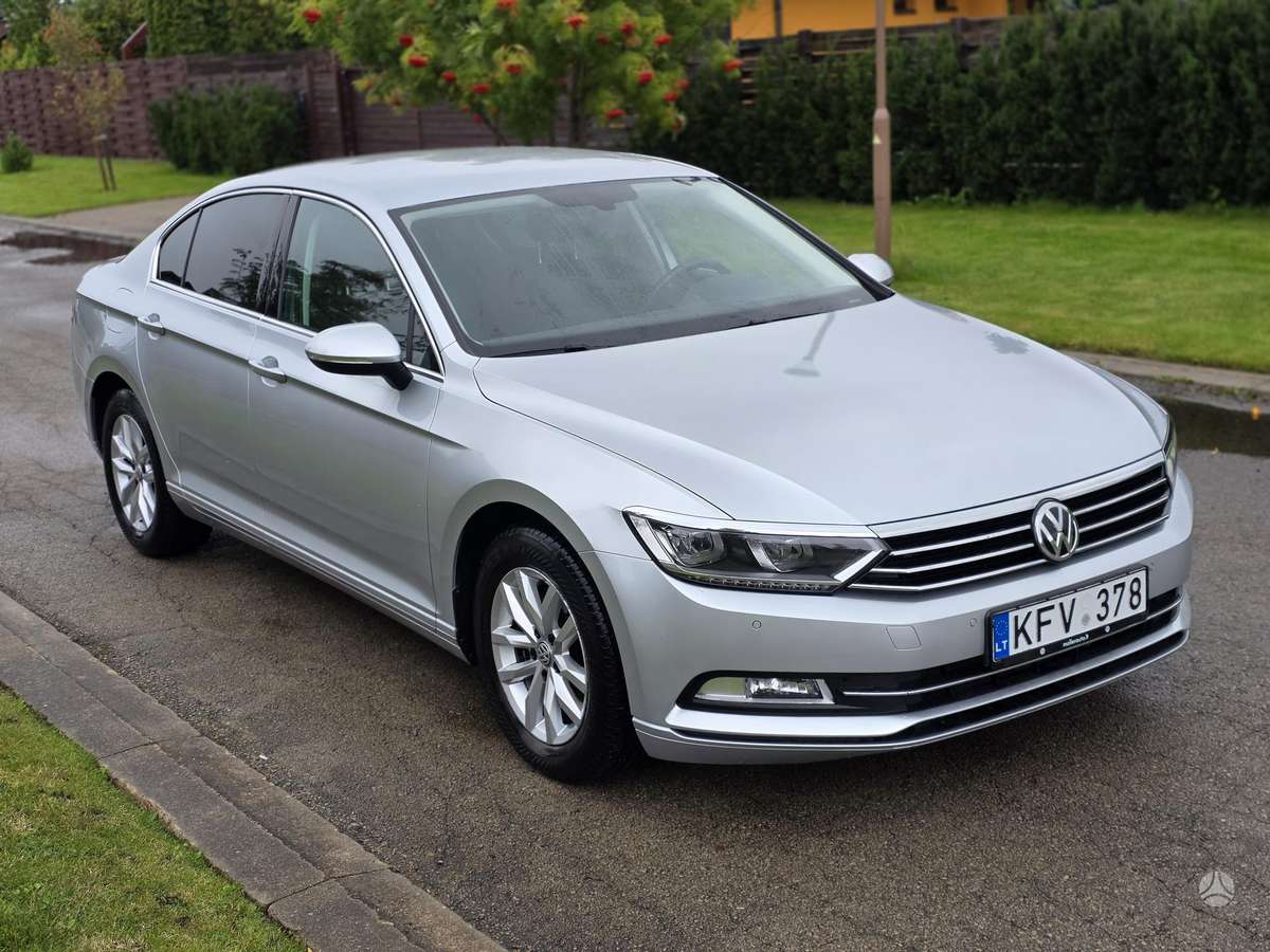 Volkswagen Passat - 1