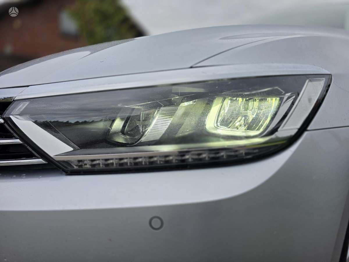 Volkswagen Passat - 8