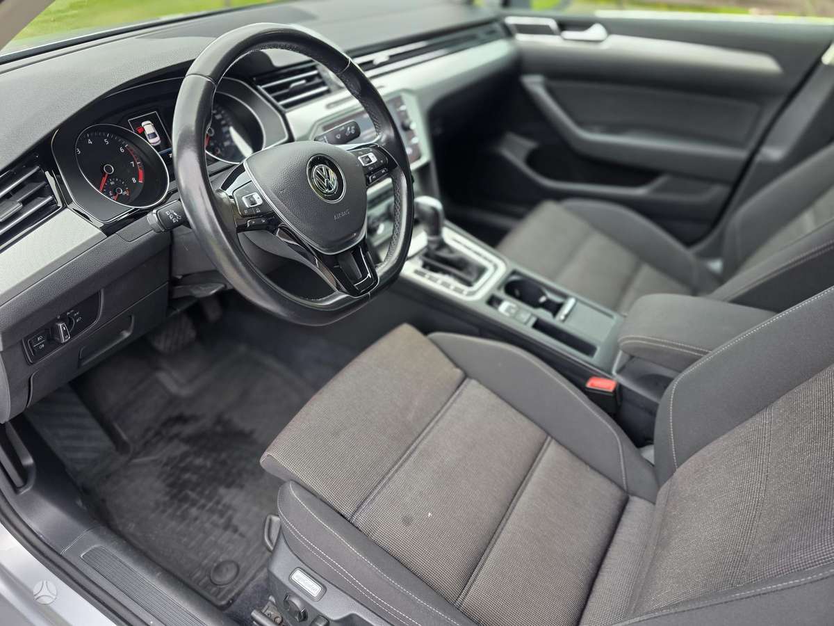 Volkswagen Passat - 12