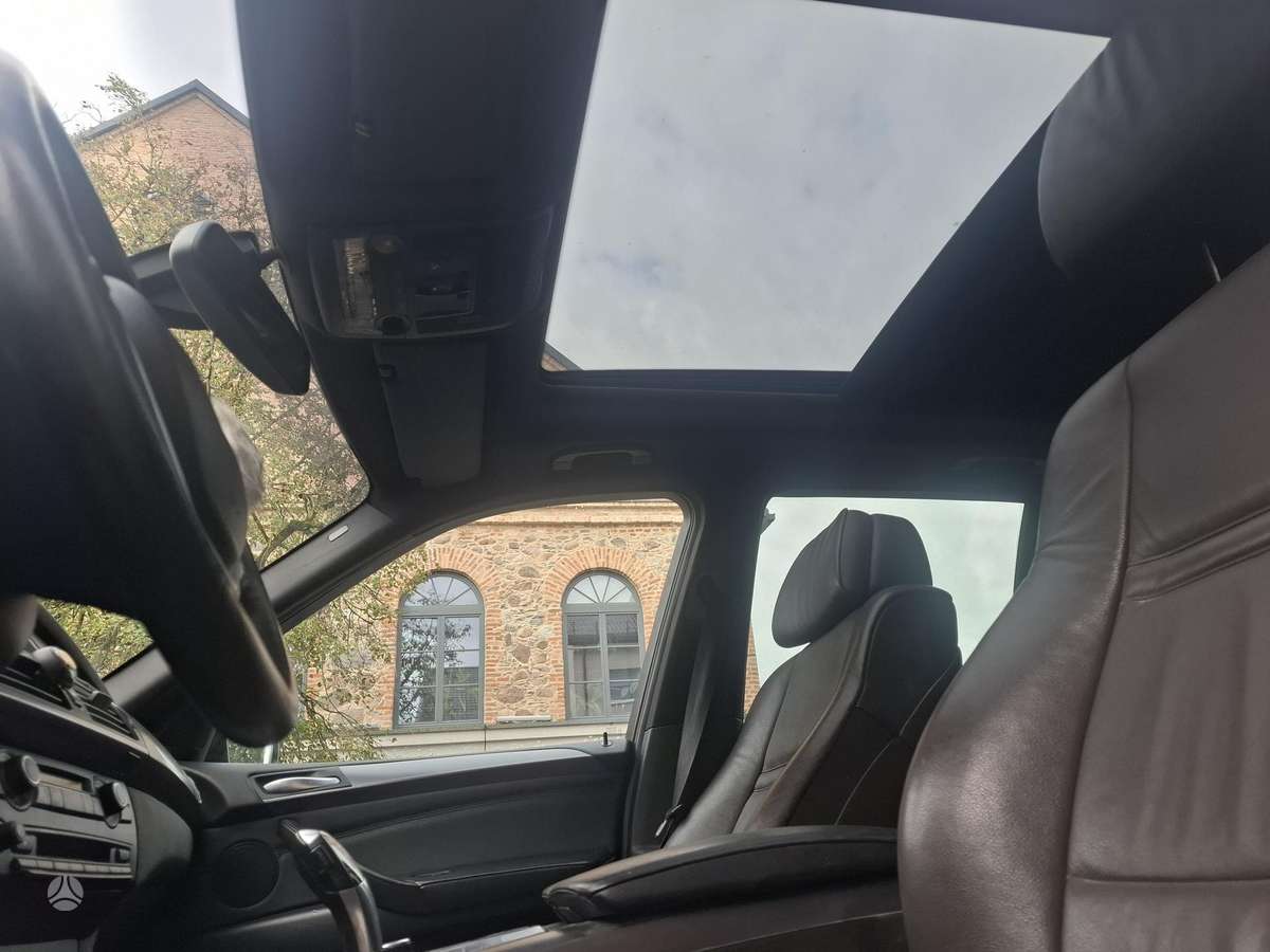BMW X5, 3.0 l., off-road / crossover