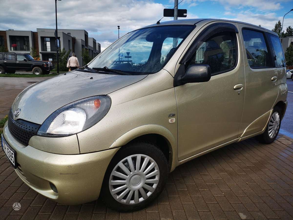 Toyota Yaris Verso - 9