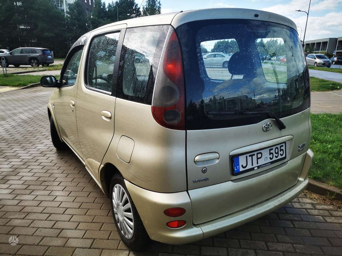 Toyota Yaris Verso - 5