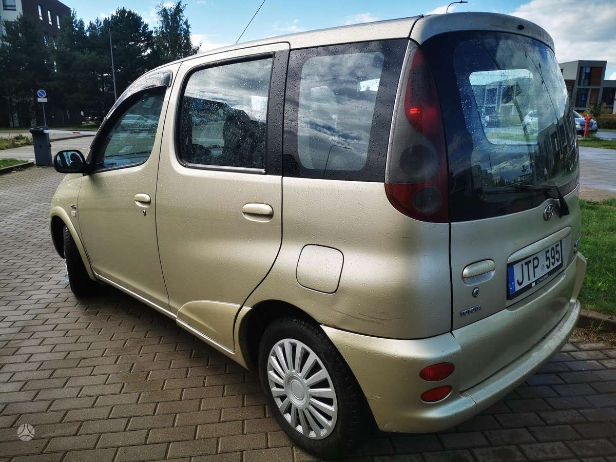 Toyota Yaris Verso - 10