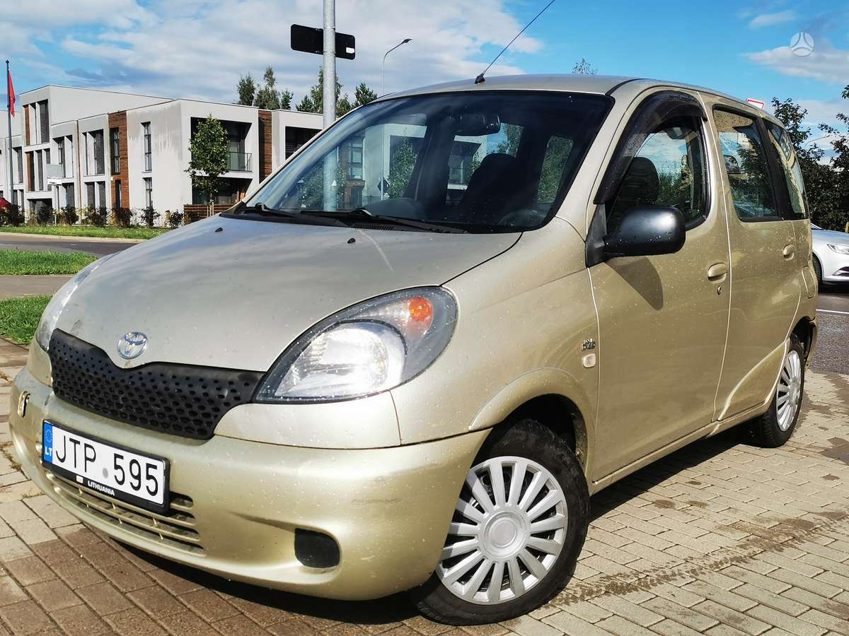 Toyota Yaris Verso - 2