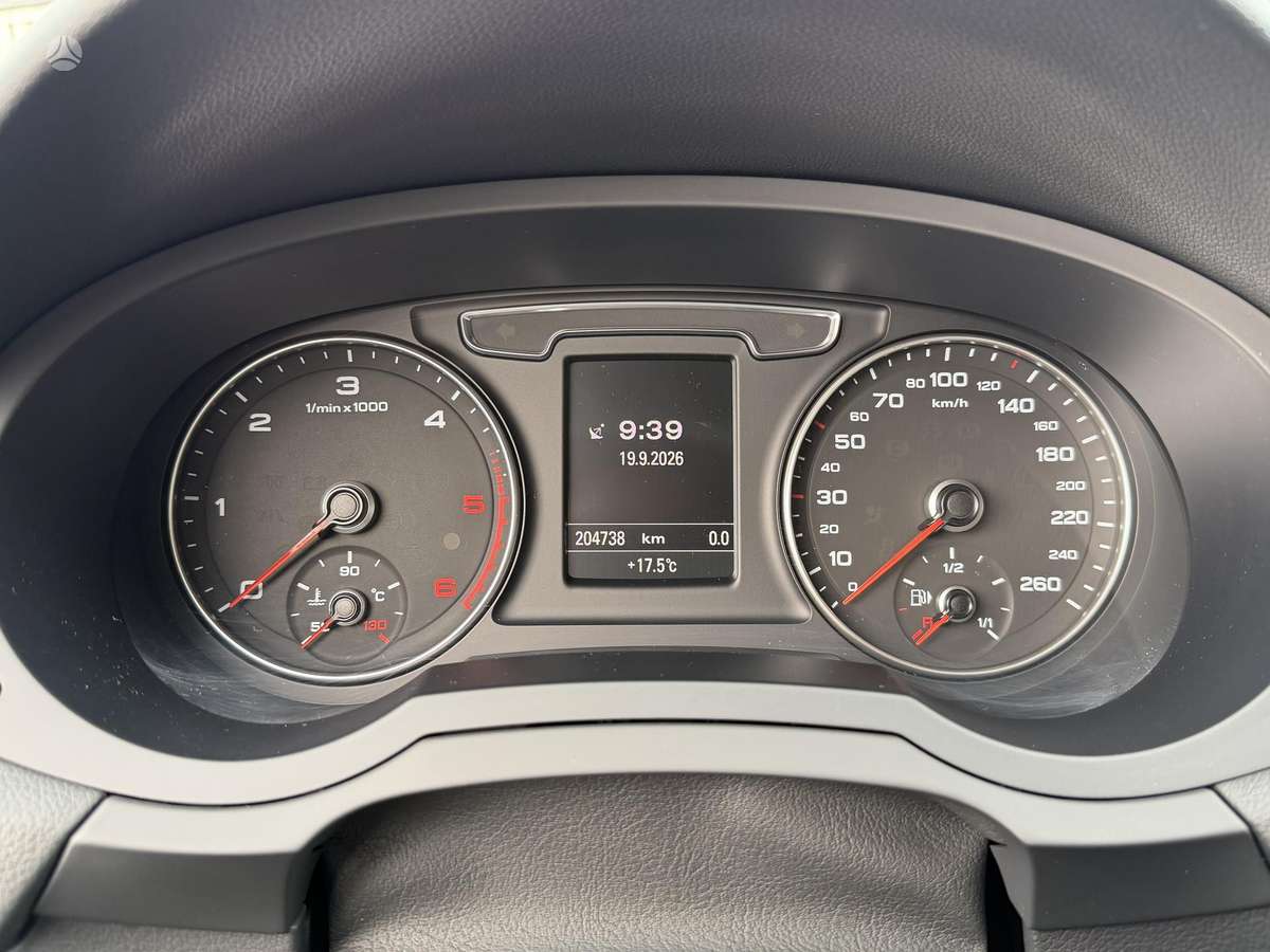 Audi Q3, 2.0 l., Внедорожник / Кроссовер