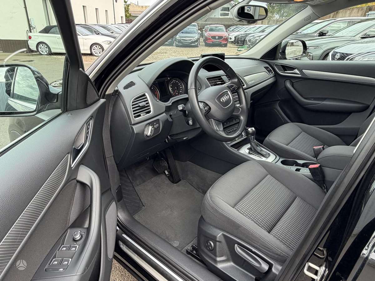 Audi Q3, 2.0 l., Внедорожник / Кроссовер