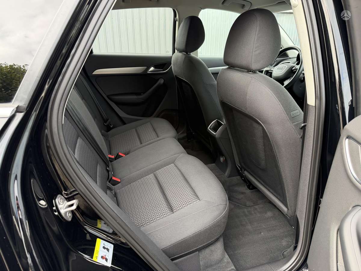Audi Q3, 2.0 l., off-road / crossover