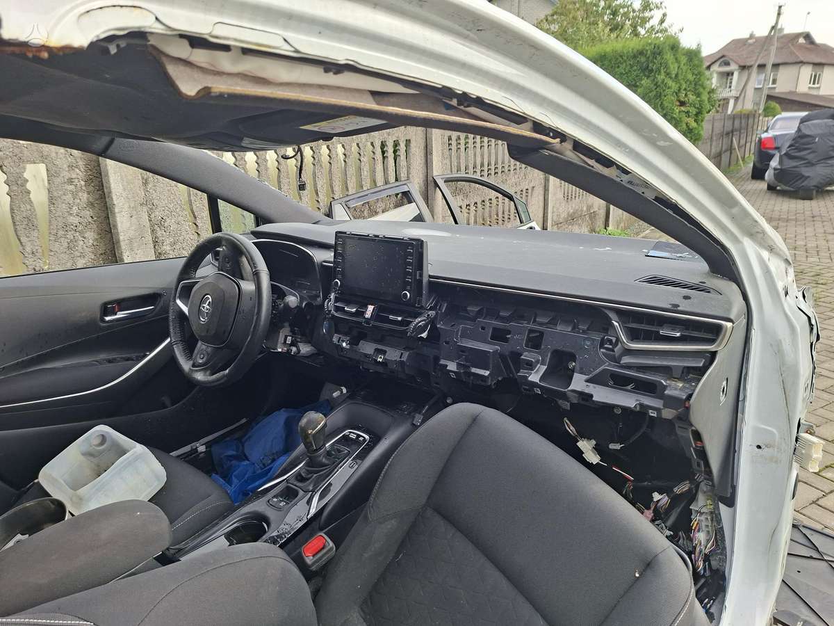 Toyota Corolla - 10