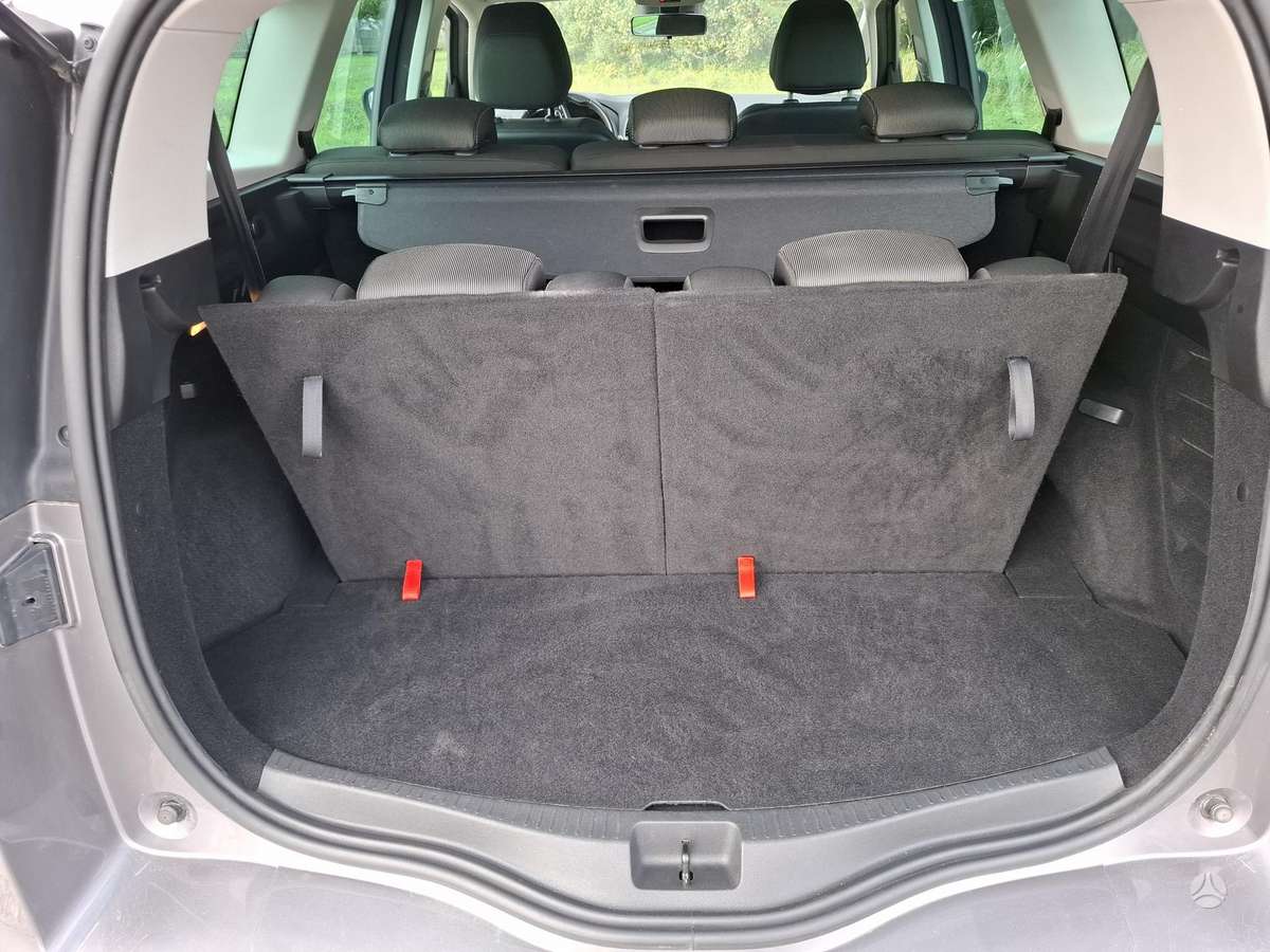 Renault Grand Scenic - 10