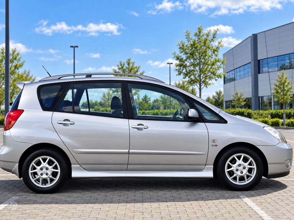 Toyota Corolla Verso - 4