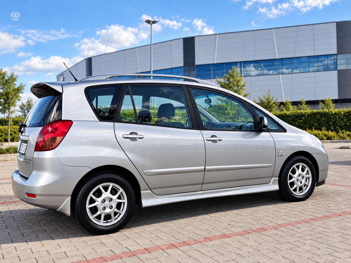 Toyota Corolla Verso - 5