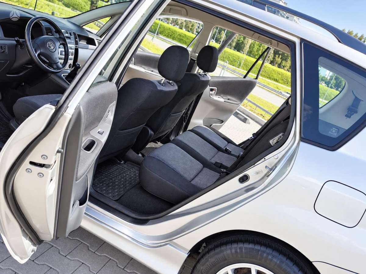 Toyota Corolla Verso - 6