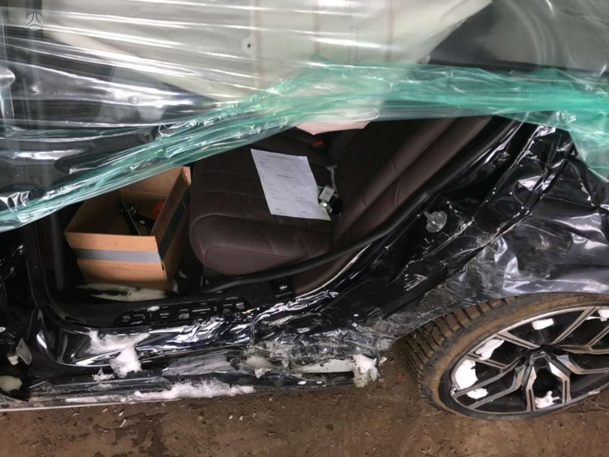 BMW i7, sedanas