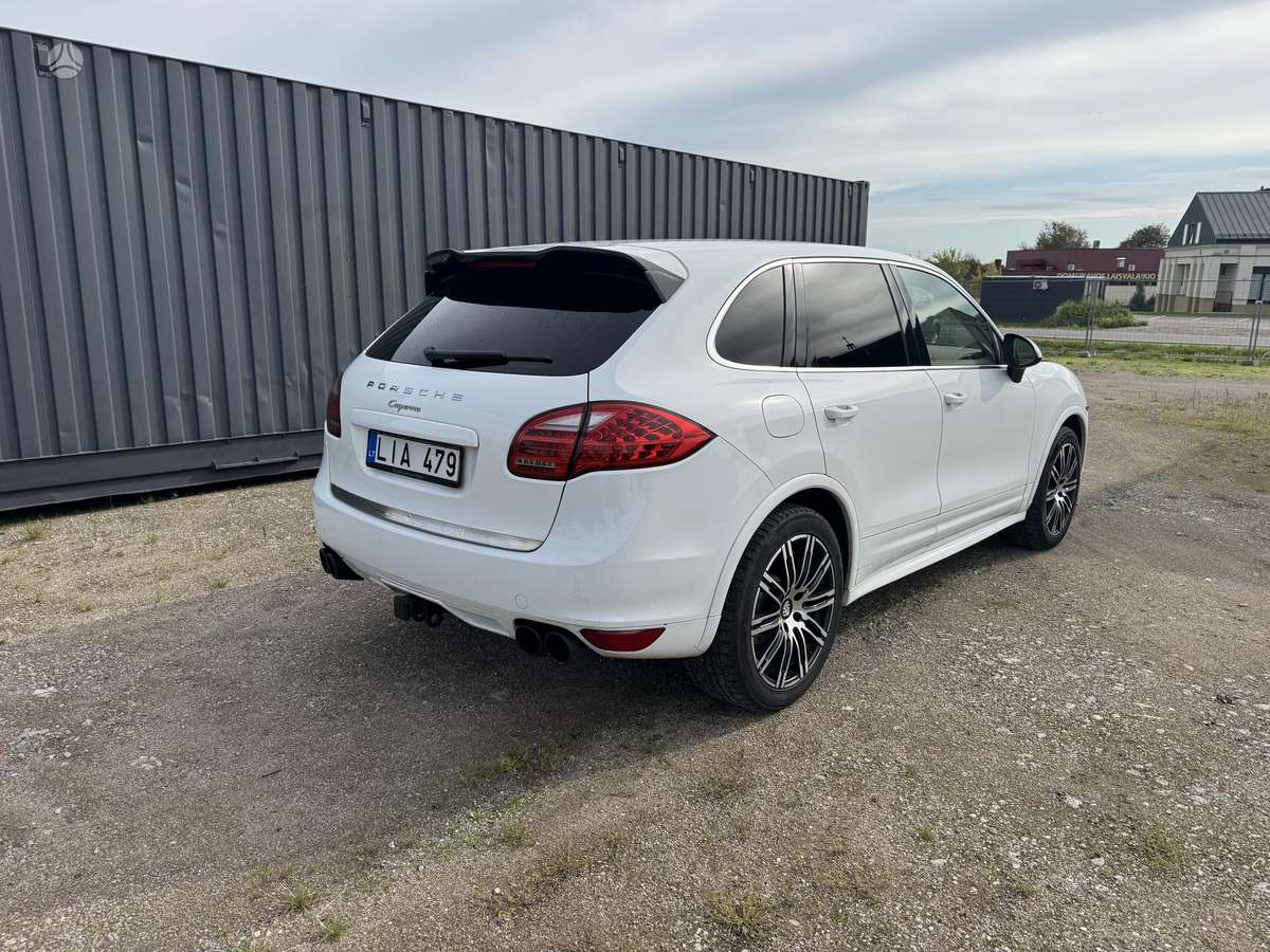 Porsche Cayenne - 4
