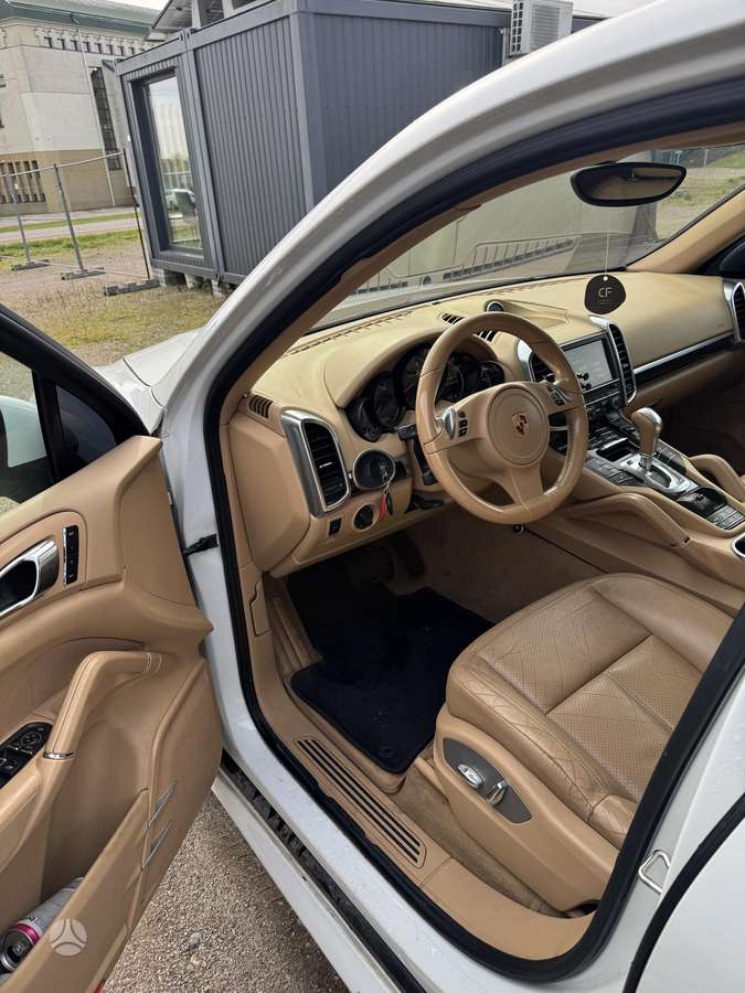 Porsche Cayenne - 6