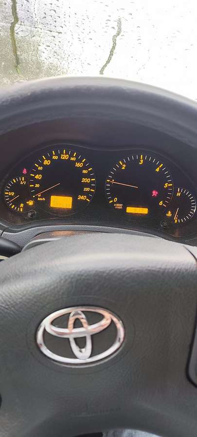 Toyota Avensis - 2