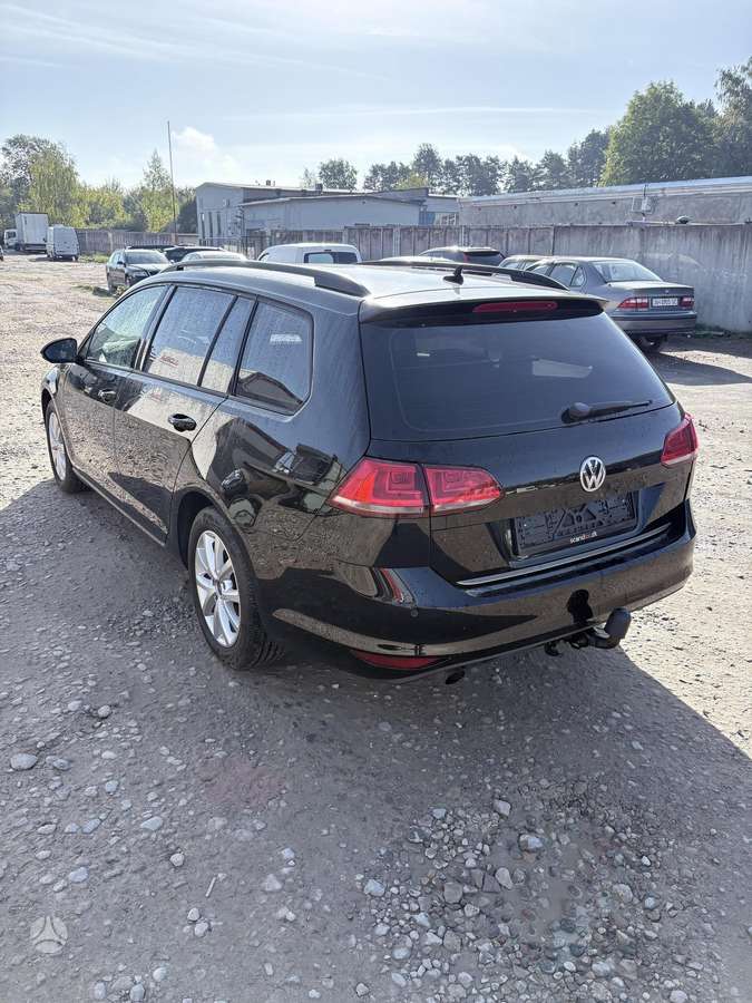 Volkswagen Golf - 1